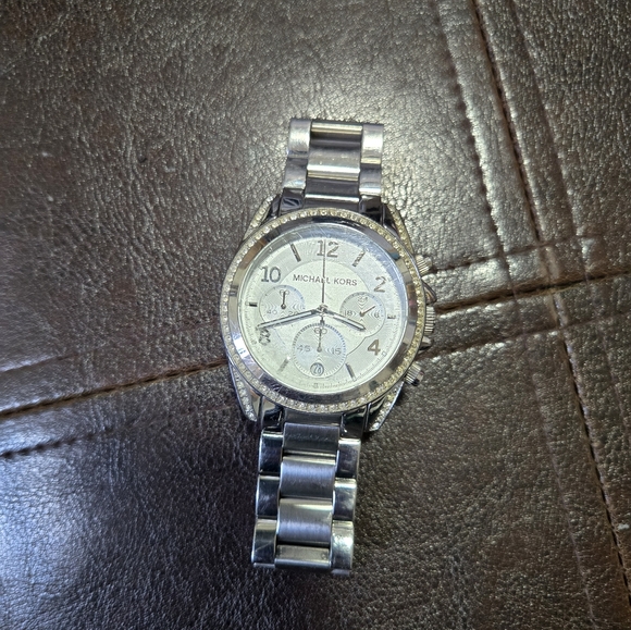 Michael Kors stainless steel watch - Picture 3 of 5